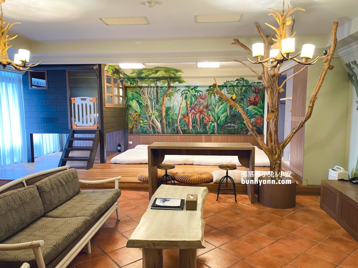 【陽明山天籟渡假酒店】從飯店前就能欣賞到陽明山的美麗風光，開車前往金山老街只需約15分鐘，地點超方便！