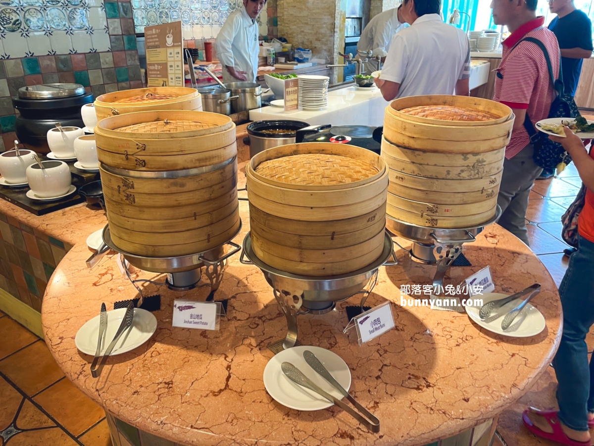 【陽明山天籟渡假酒店】從飯店前就能欣賞到陽明山的美麗風光，開車前往金山老街只需約15分鐘，地點超方便！