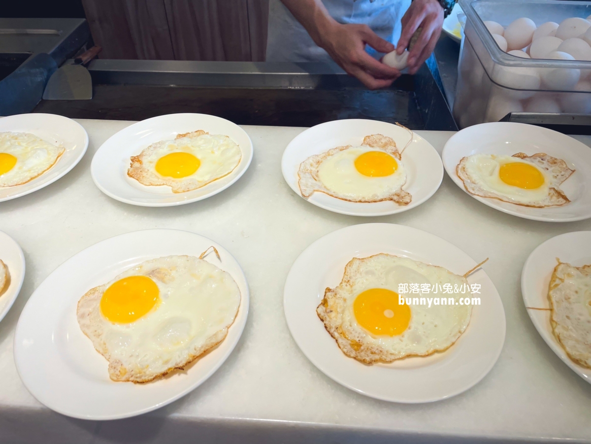 【陽明山天籟渡假酒店】從飯店前就能欣賞到陽明山的美麗風光，開車前往金山老街只需約15分鐘，地點超方便！