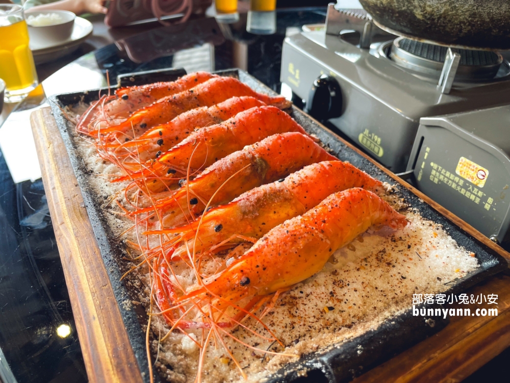 台中【易鼎活蝦台中店】專賣著泰國蝦料理的南洋風活蝦餐廳