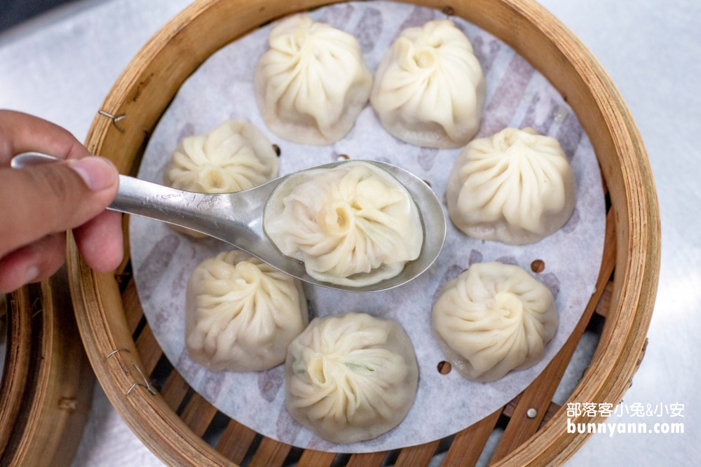 嘉義【豆豆小籠湯包蒸餃】嘉義版鼎泰豐湯包，高貴不貴的湯包小吃店