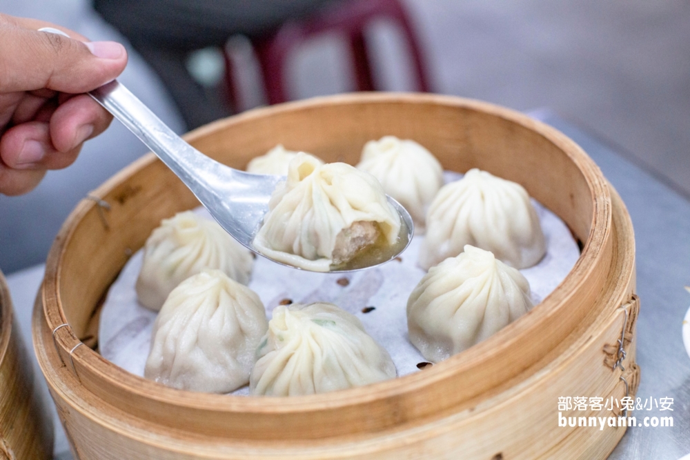 嘉義【豆豆小籠湯包蒸餃】嘉義版鼎泰豐湯包，高貴不貴的湯包小吃店