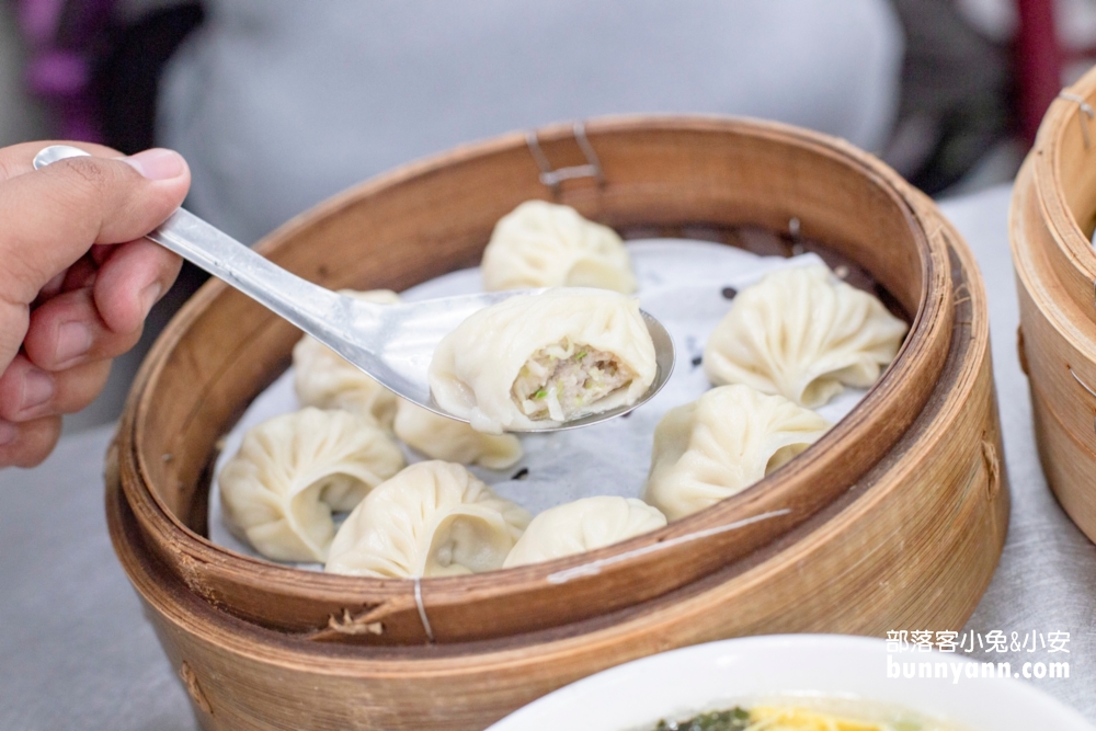 嘉義【豆豆小籠湯包蒸餃】嘉義版鼎泰豐湯包，高貴不貴的湯包小吃店