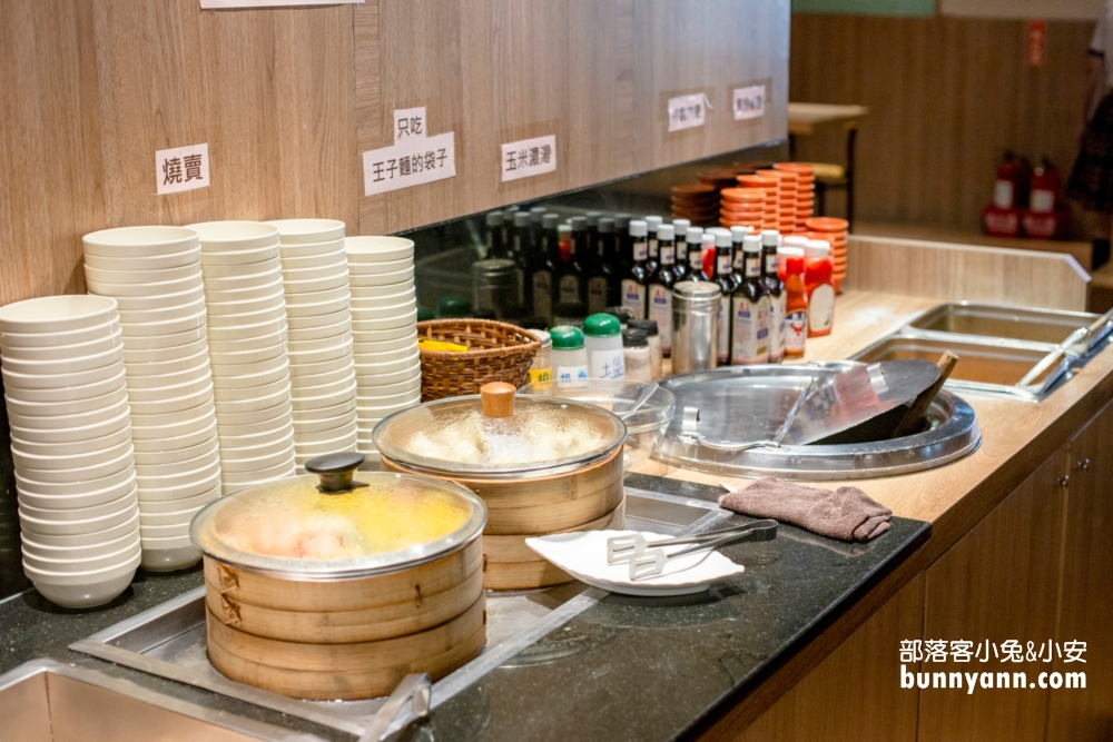 樹林美食推薦【安格士牛排館】360元就能夠使用自助吧無限吃。