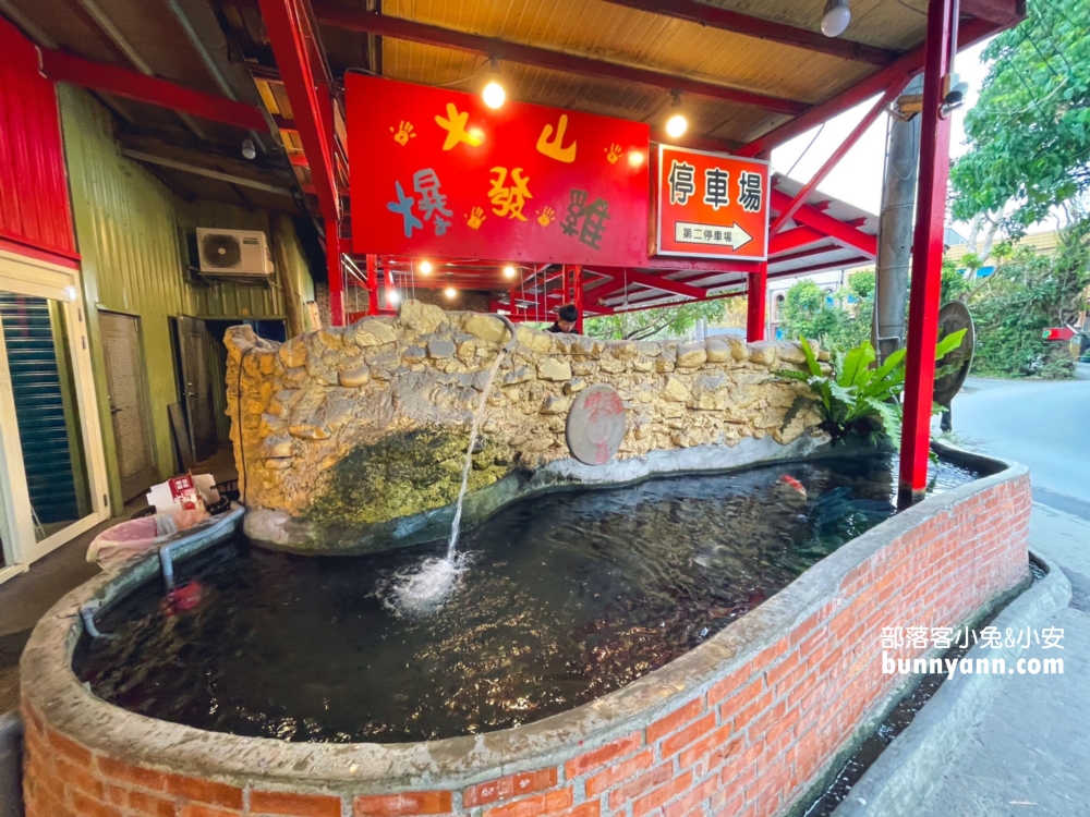 宜蘭【火山爆發雞】真好吃，出爐速度快到出現殘影，皮脆雞嫩又多汁。