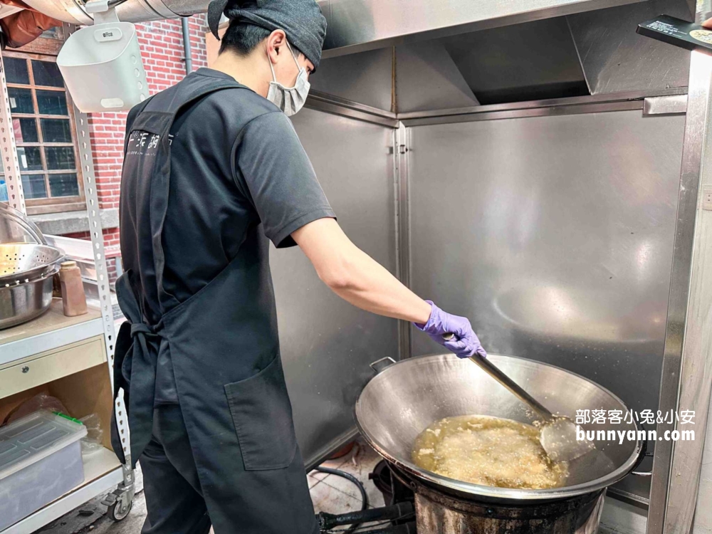 士林美食【一派胡塩酵素臭豆腐】士林可愛店，外酥內嫩真美味!!