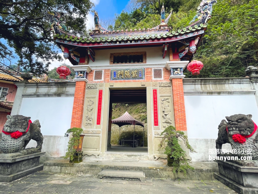 南庄「獅頭山勸化堂」藏在山裡的小百岳步道，戶外好停車真棒