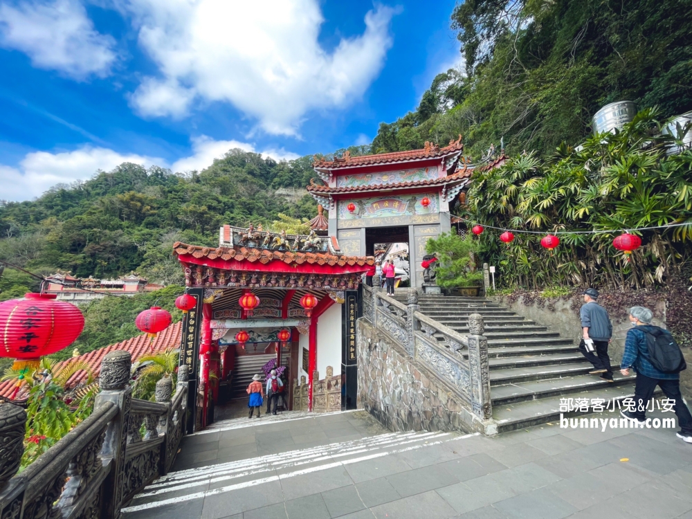 南庄「獅頭山勸化堂」藏在山裡的小百岳步道，戶外好停車真棒