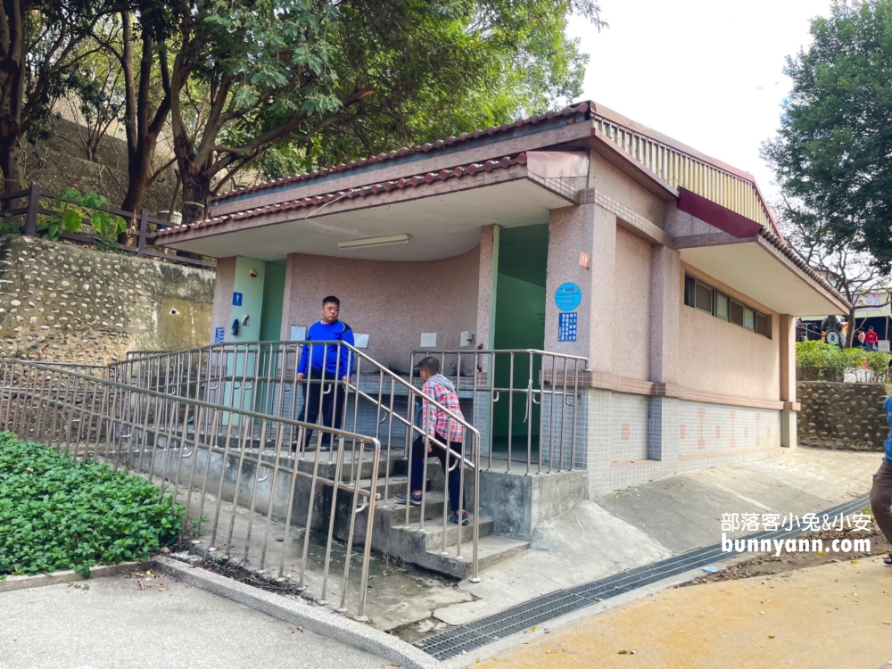 彰化【百果山溜滑梯】3層樓高26公尺溜滑梯超好玩。