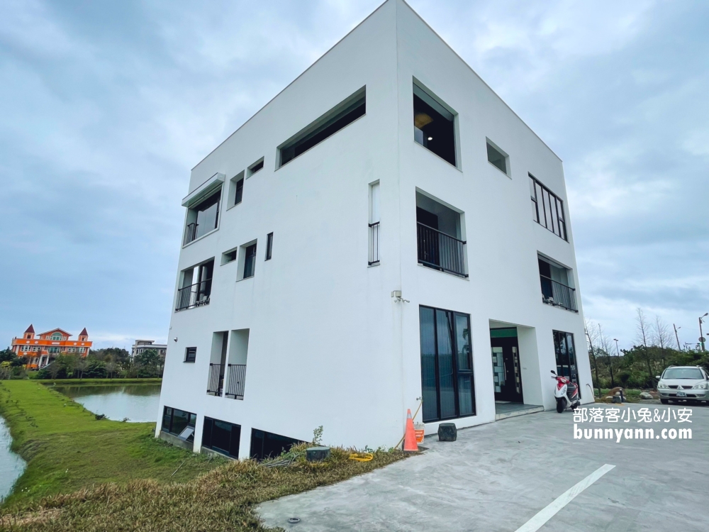 宜蘭【月河彎民宿】超可愛的龍貓溜滑梯跟糖果屋親子房