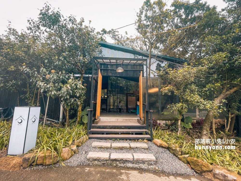 陽明山【日月農莊】深山裡的兩百元不限時石頭湯屋