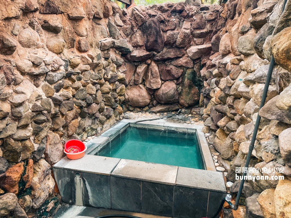 陽明山【日月農莊】深山裡的兩百元不限時石頭湯屋