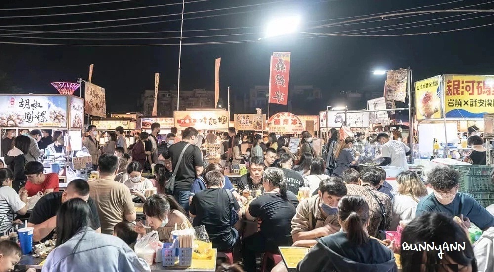 台南景點》花園夜市(環境)，只有星期四六日才營業的在地人夜市。 @小兔小安*旅遊札記