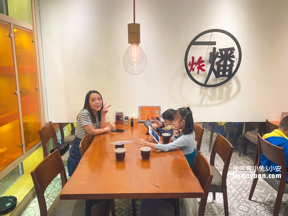 基隆美食推薦》一燔歐姆蛋咖哩、炸雞，隱藏版咖哩飯專賣店。
