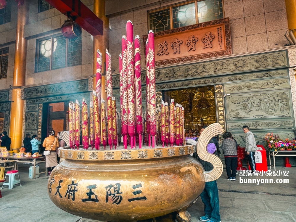 三陽玉府天宮 (龍井天公廟)，台中巨無霸香一支可燃好幾天