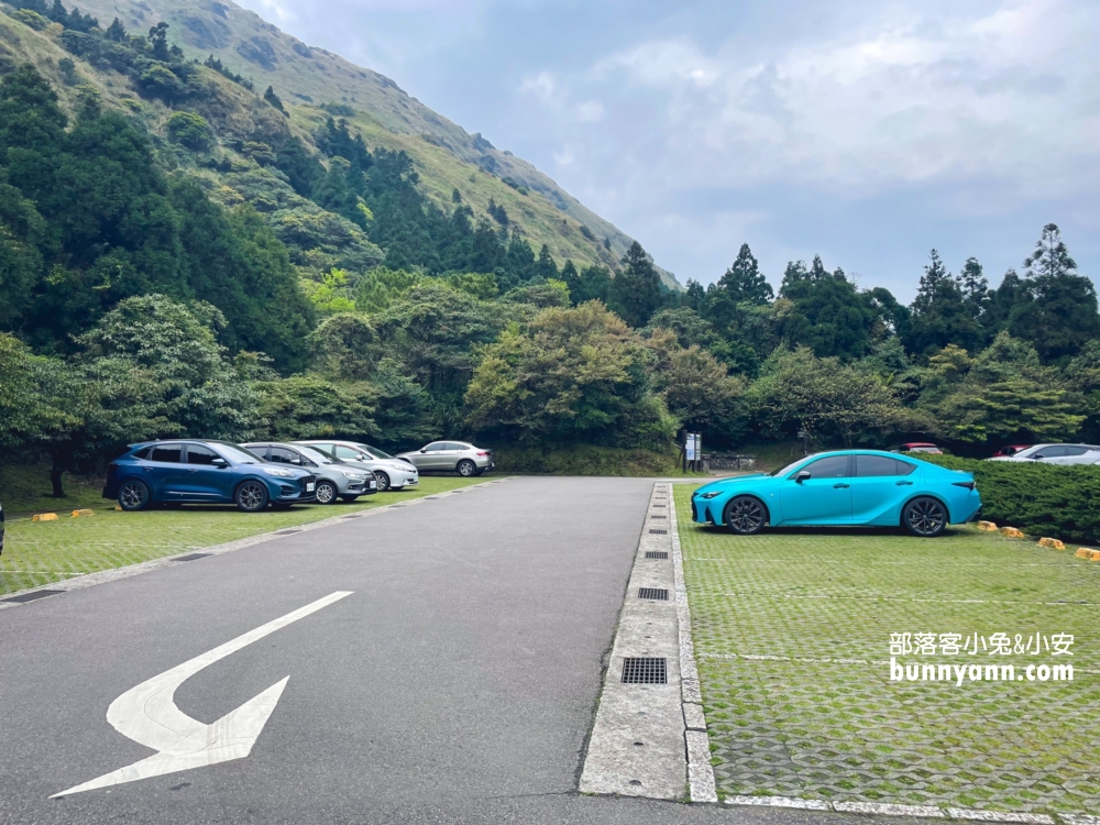 陽明山夢幻湖步道，國家級生態濕地，停車與環境介紹。