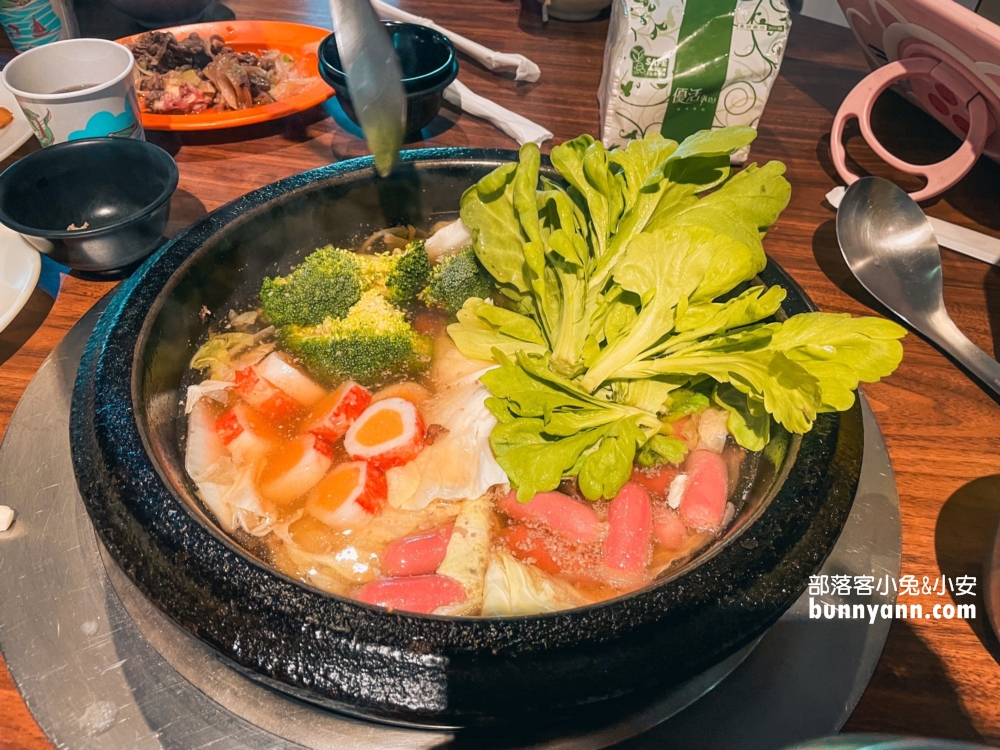 羅東美食》羅東帝一石頭火鍋(宜蘭火鍋)，要出動推菜車的老字號鍋物店。