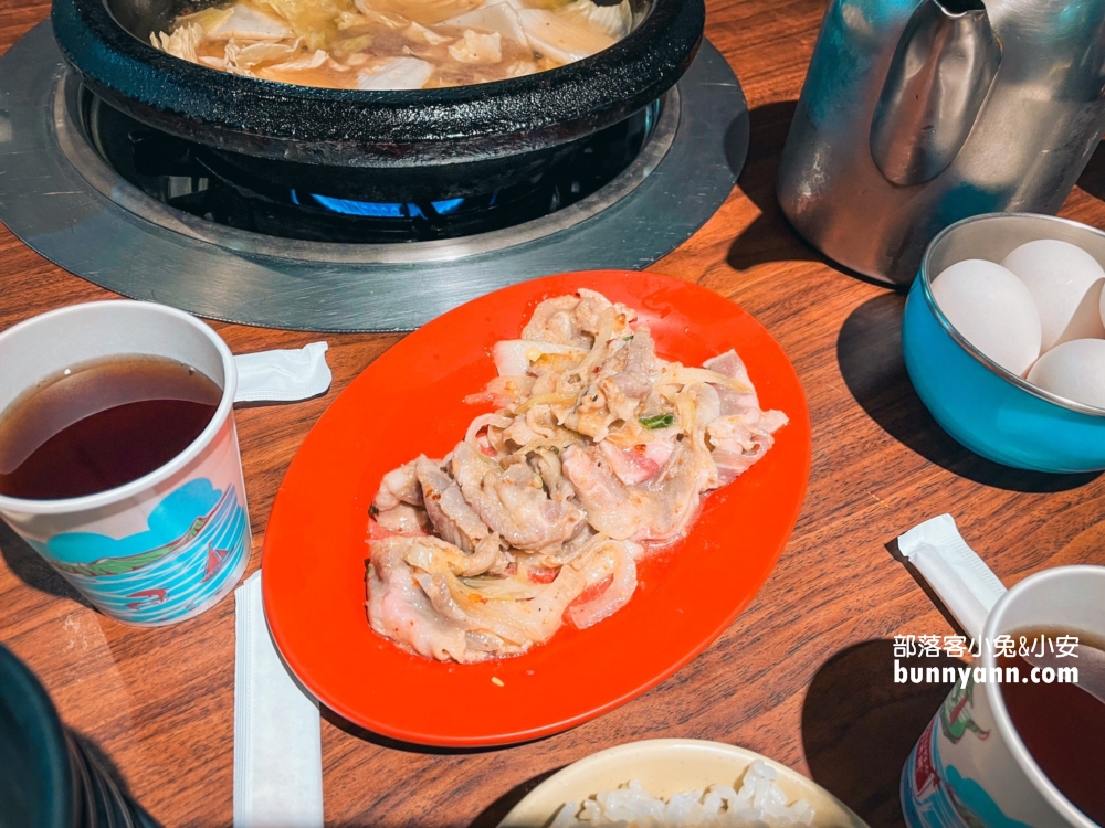 羅東美食》羅東帝一石頭火鍋(宜蘭火鍋)，要出動推菜車的老字號鍋物店。