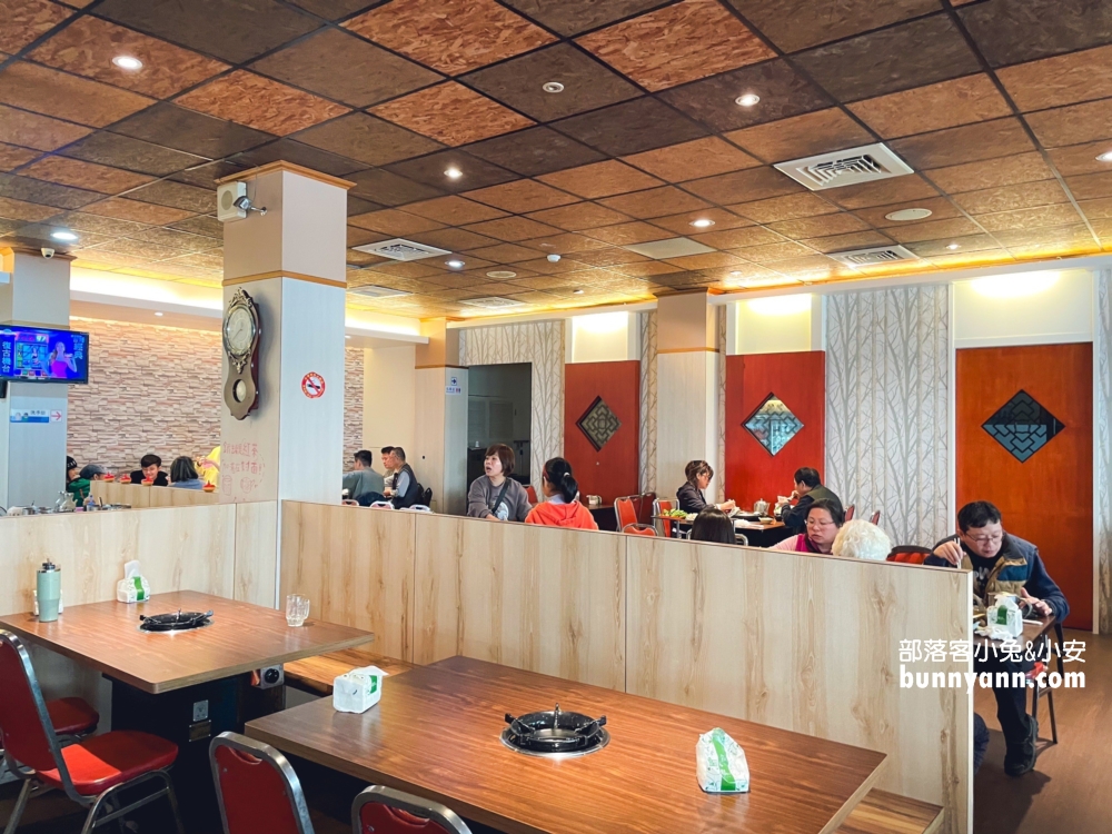 羅東美食》羅東帝一石頭火鍋(宜蘭火鍋)，要出動推菜車的老字號鍋物店。