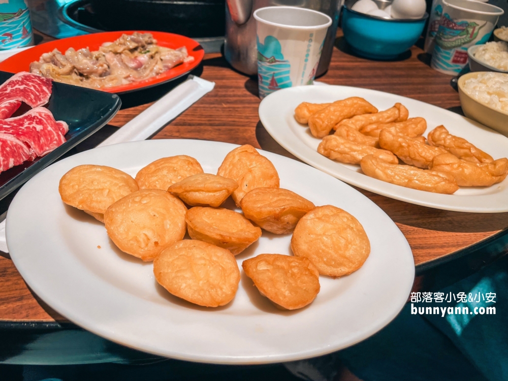 羅東美食》羅東帝一石頭火鍋(宜蘭火鍋)，要出動推菜車的老字號鍋物店。