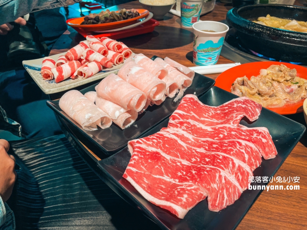 羅東美食》羅東帝一石頭火鍋(宜蘭火鍋)，要出動推菜車的老字號鍋物店。