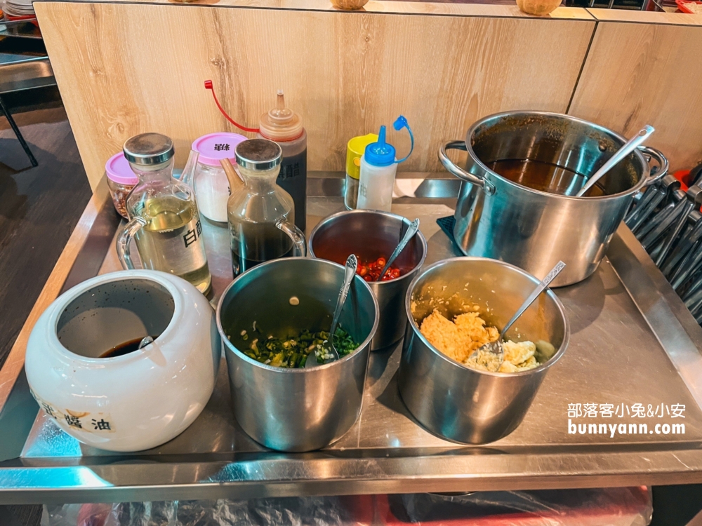 羅東美食》羅東帝一石頭火鍋(宜蘭火鍋)，要出動推菜車的老字號鍋物店。
