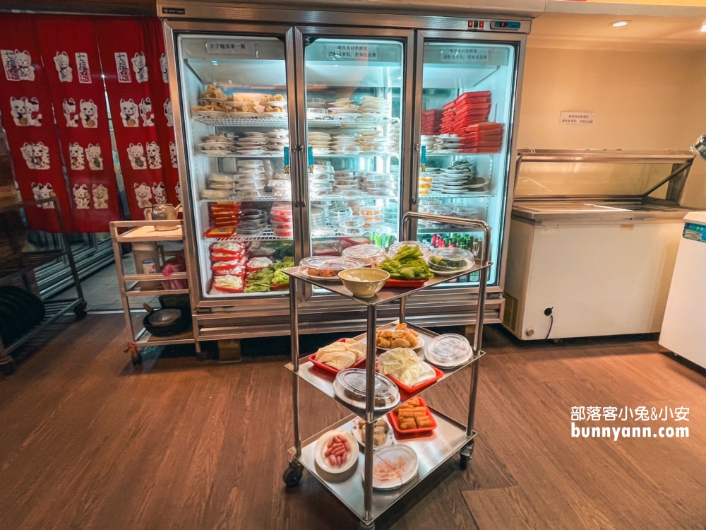 羅東美食》羅東帝一石頭火鍋(宜蘭火鍋)，要出動推菜車的老字號鍋物店。