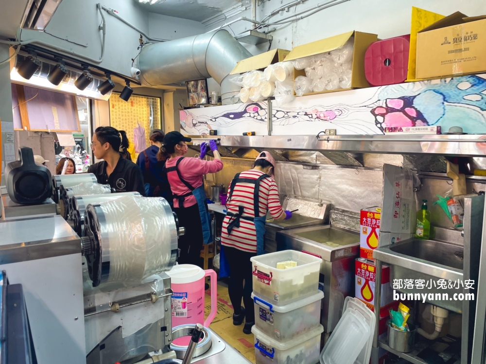 五星臭豆腐「玉里橋頭臭豆腐基隆店」在這！地點在大台北紅茶店內。