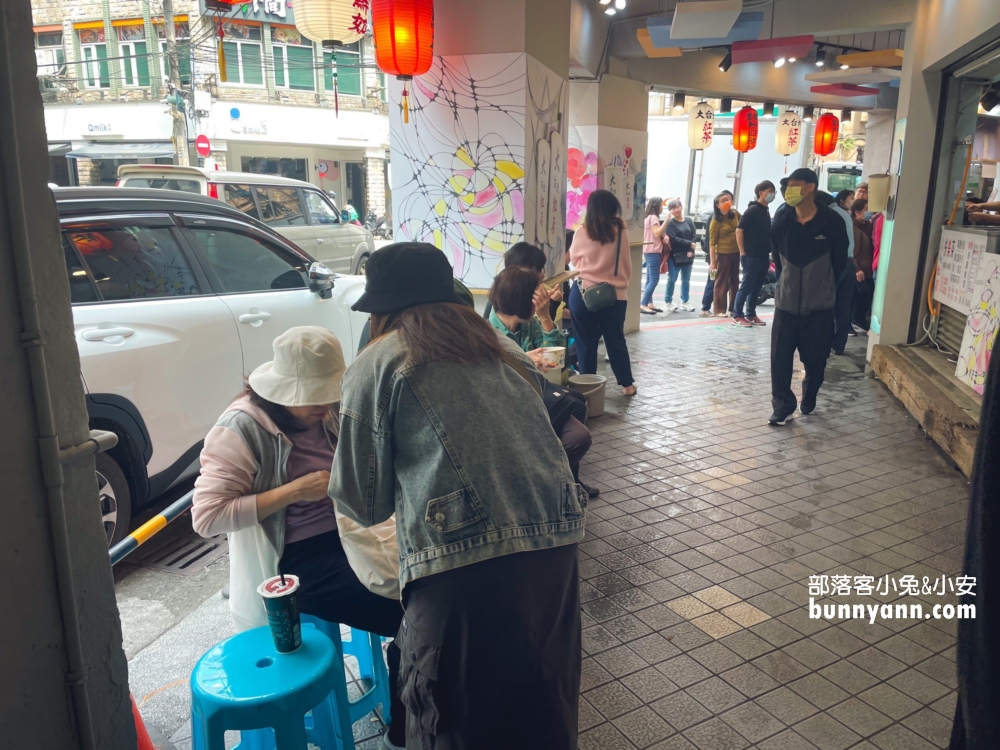 五星臭豆腐「玉里橋頭臭豆腐基隆店」在這！地點在大台北紅茶店內。