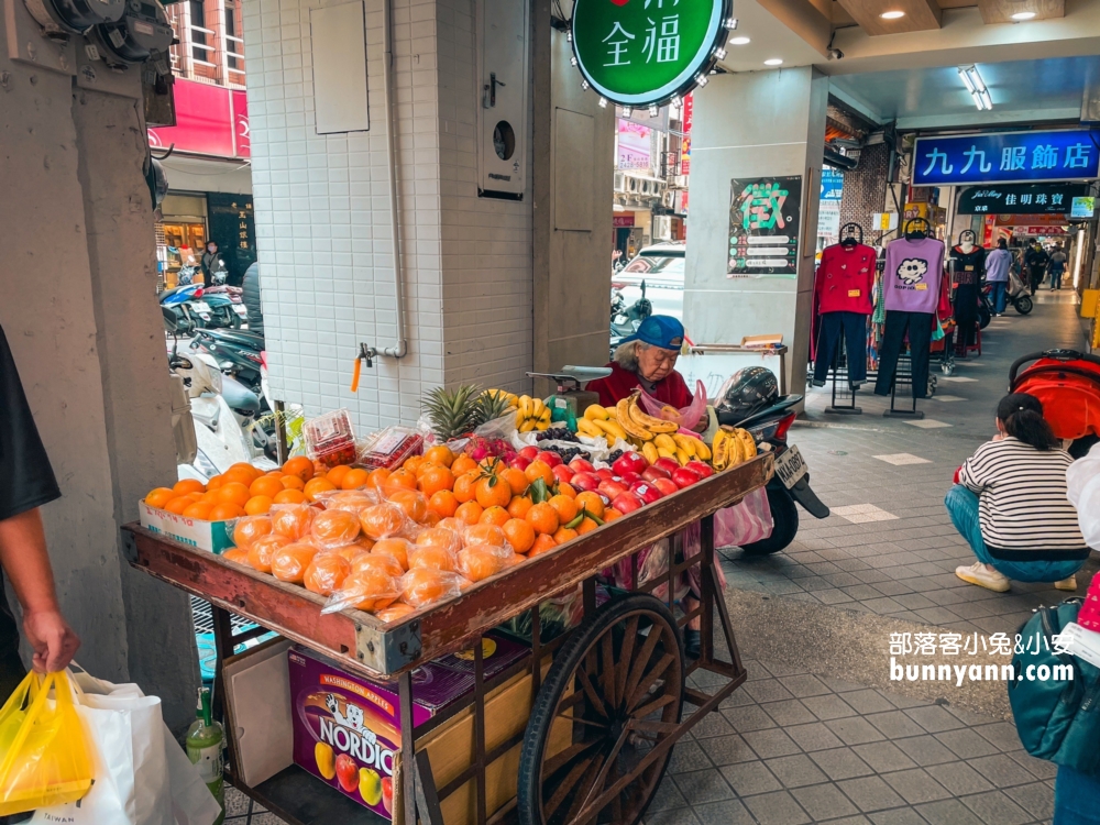 五星臭豆腐「玉里橋頭臭豆腐基隆店」在這！地點在大台北紅茶店內。