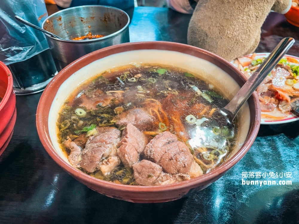 瑞芳美食推薦》福哥牛肉麵(環境)，小菜超便宜牛肉又好嫩。