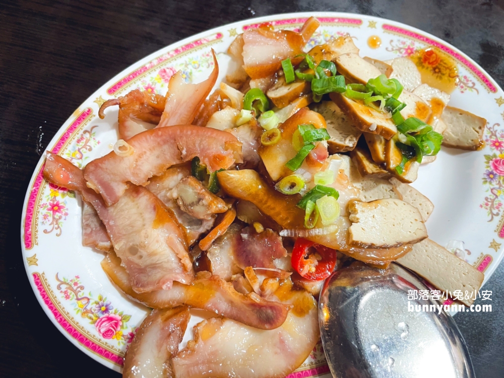 瑞芳美食推薦》福哥牛肉麵(環境)，小菜超便宜牛肉又好嫩。