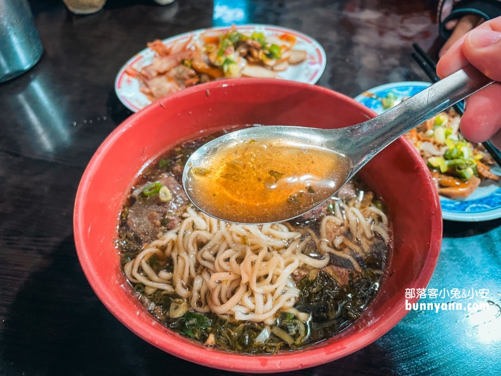 瑞芳美食推薦》福哥牛肉麵(環境)，小菜超便宜牛肉又好嫩。