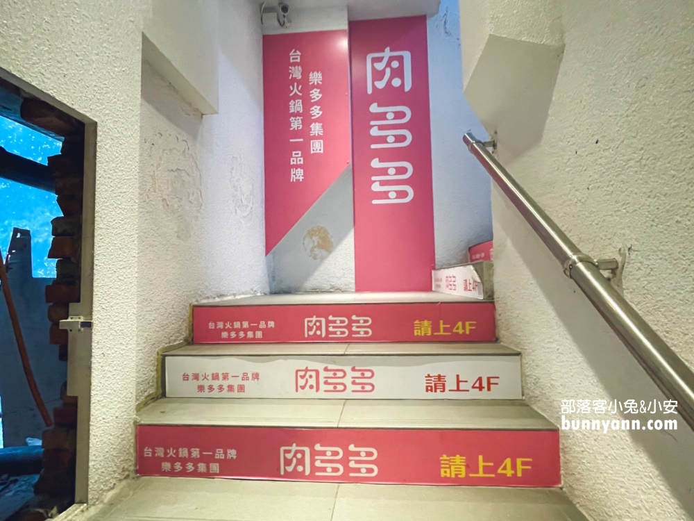 肉多多火鍋 台北西門店，最低349元起享受40多種的自助吧吃到飽，連續三年網路聲量與好感度第一名。