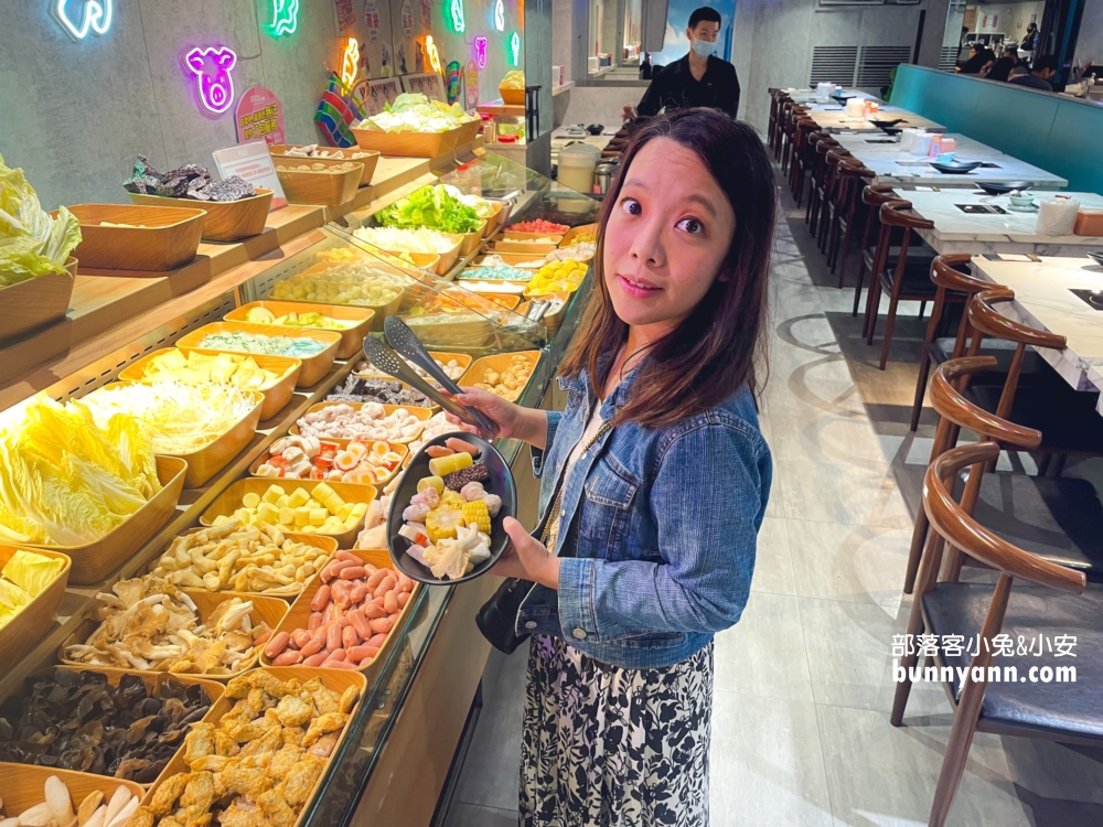 肉多多火鍋 台北西門店，最低349元起享受40多種的自助吧吃到飽，連續三年網路聲量與好感度第一名。
