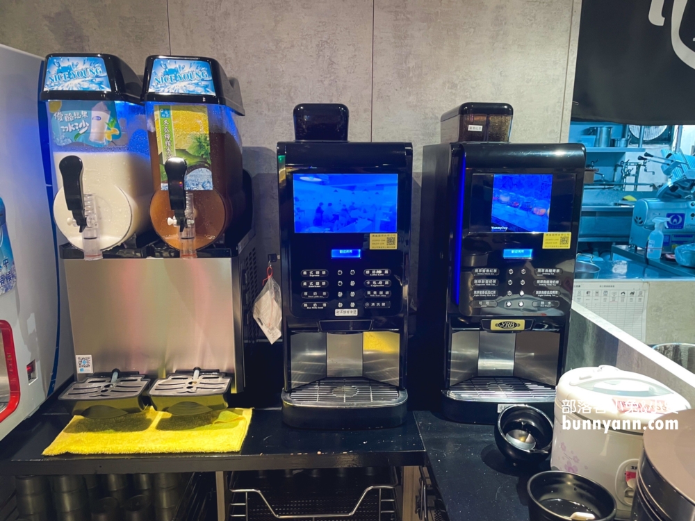 肉多多火鍋 台北西門店，最低349元起享受40多種的自助吧吃到飽，連續三年網路聲量與好感度第一名。
