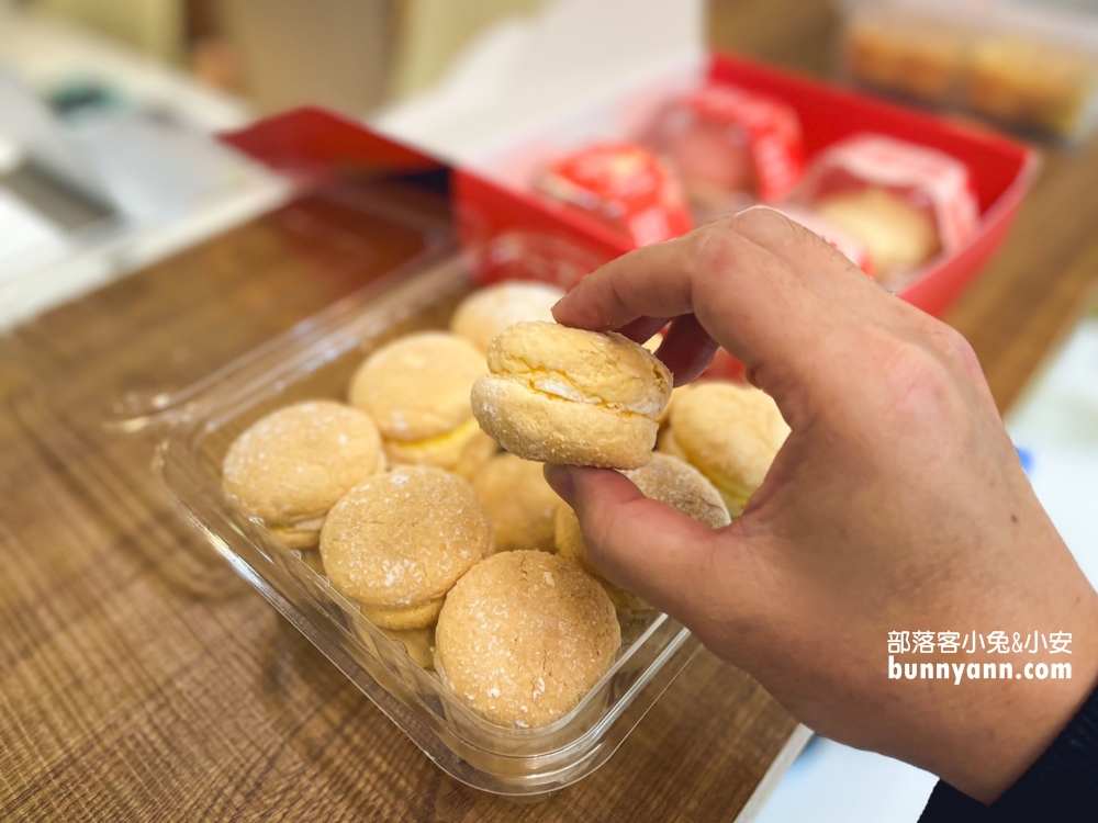 【台北京站快閃店】Cheese Talk，放整顆草莓的雪藏草莓芝士燒，晚來就搶不到。