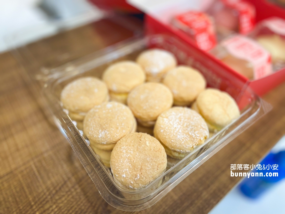 【台北京站快閃店】Cheese Talk，放整顆草莓的雪藏草莓芝士燒，晚來就搶不到。