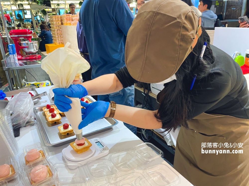 【台北京站快閃店】Cheese Talk，放整顆草莓的雪藏草莓芝士燒，晚來就搶不到。