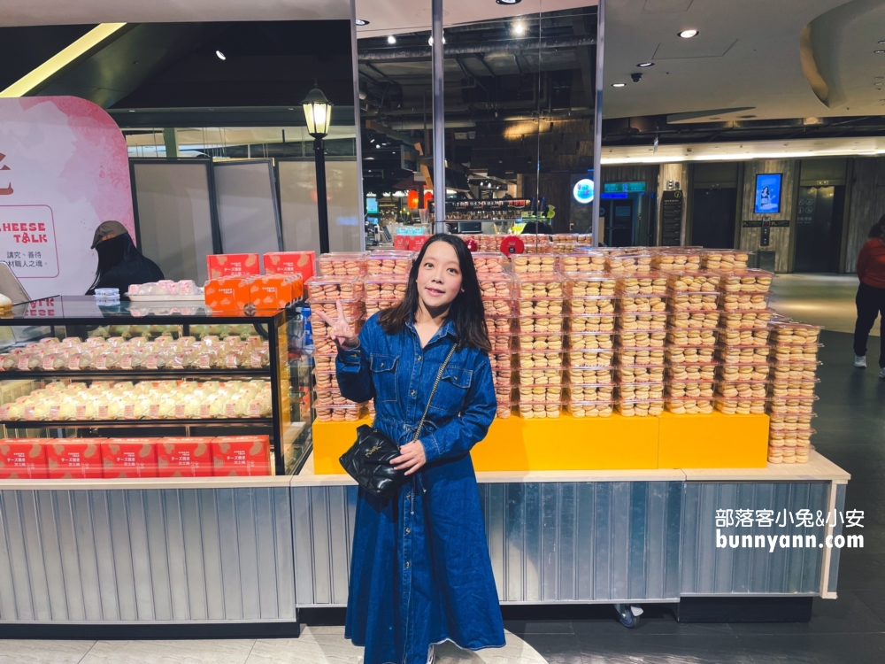 【台北京站快閃店】Cheese Talk，放整顆草莓的雪藏草莓芝士燒，晚來就搶不到。