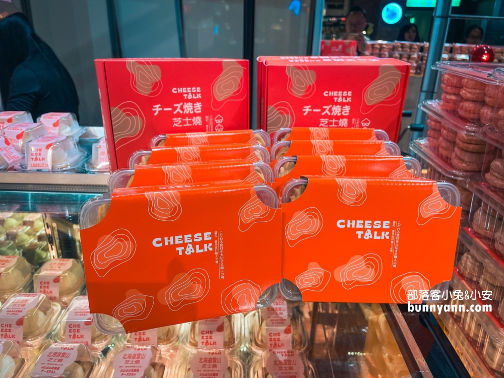 【台北京站快閃店】Cheese Talk，放整顆草莓的雪藏草莓芝士燒，晚來就搶不到。