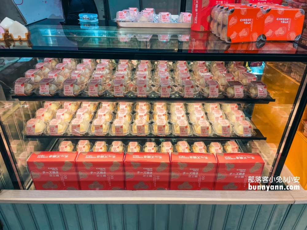 【台北京站快閃店】Cheese Talk，放整顆草莓的雪藏草莓芝士燒，晚來就搶不到。