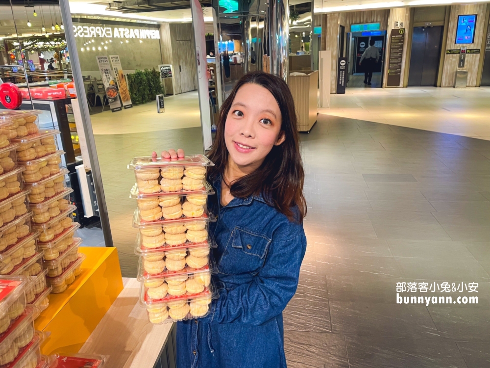 【台北京站快閃店】Cheese Talk，放整顆草莓的雪藏草莓芝士燒，晚來就搶不到。