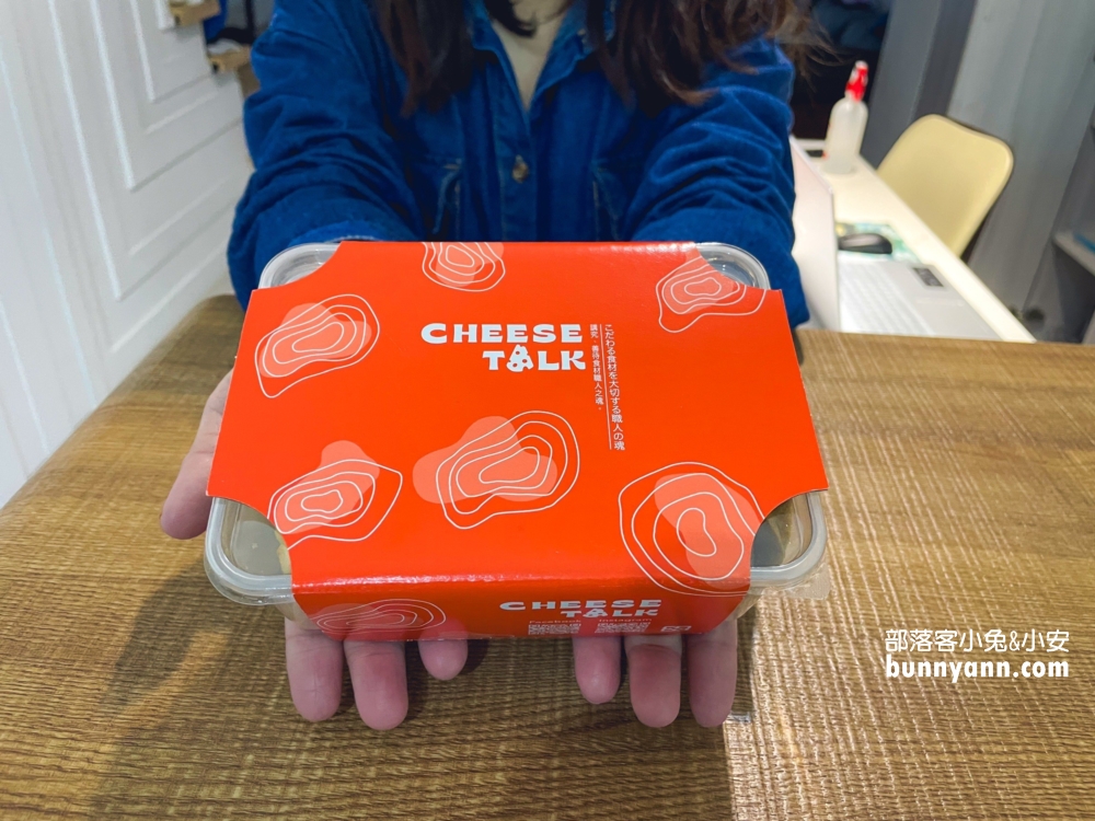 【台北京站快閃店】Cheese Talk，放整顆草莓的雪藏草莓芝士燒，晚來就搶不到。