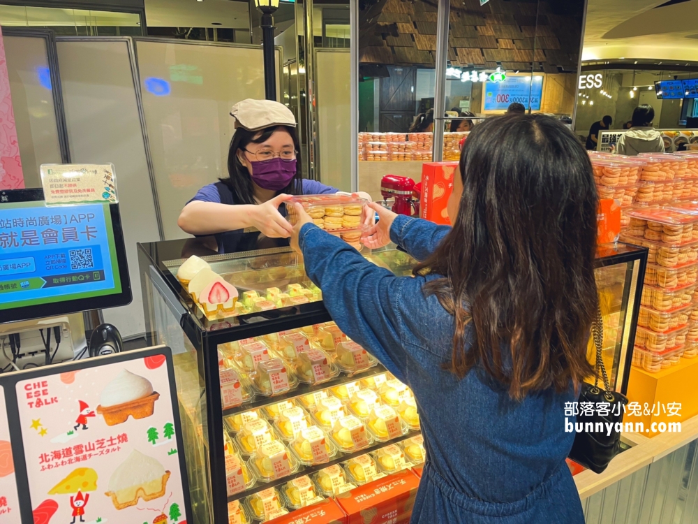 【台北京站快閃店】Cheese Talk，放整顆草莓的雪藏草莓芝士燒，晚來就搶不到。