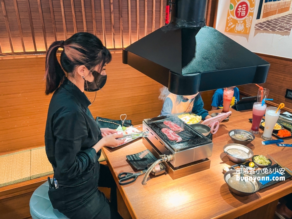 中壢「藏王極上燒肉餐酒館」特色就是日式居酒屋的裝潢與高品質的肉