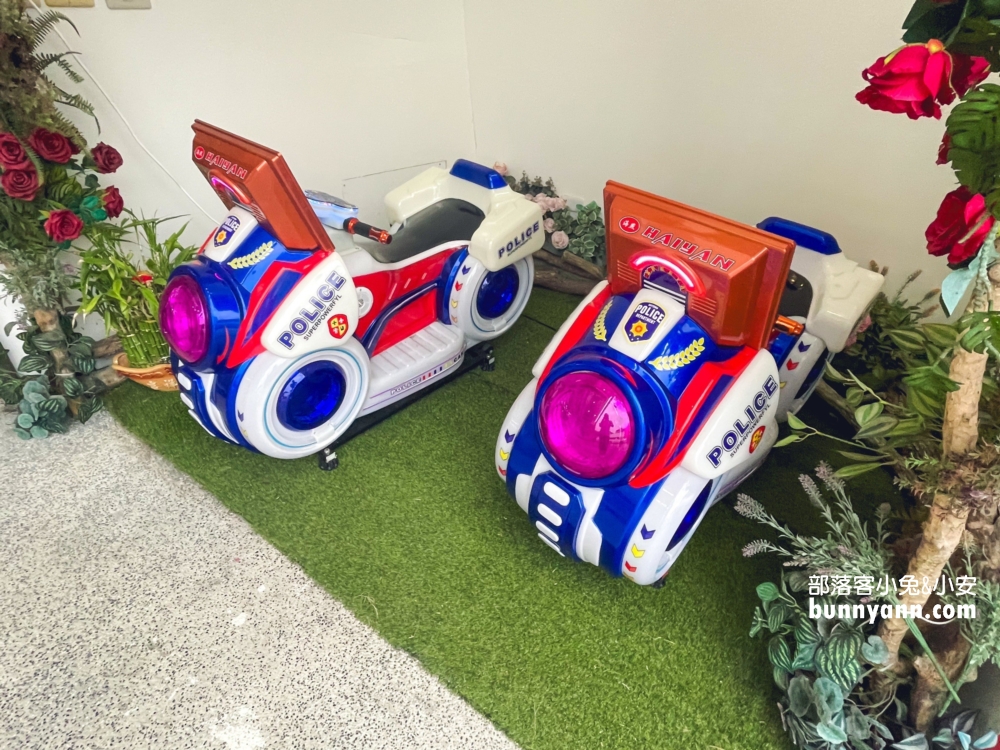 宜蘭【皇家花園餐廳】礁溪交流道附近的烤雞店，有迷你馬可以互動