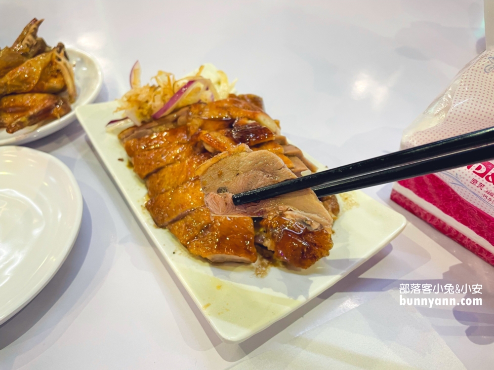 宜蘭【皇家花園餐廳】礁溪交流道附近的烤雞店，有迷你馬可以互動
