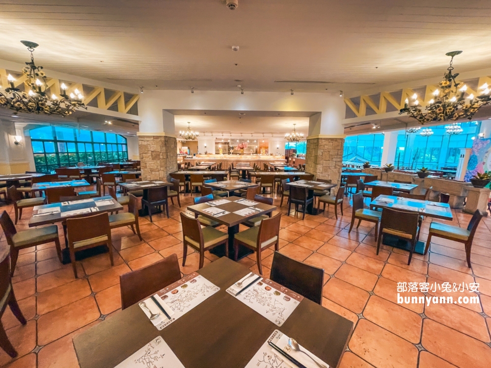 《天籟絢彩廳》自助餐+啤酒開懷暢飲！哈根達斯、松葉蟹腳…50幾種料理隨你吃
