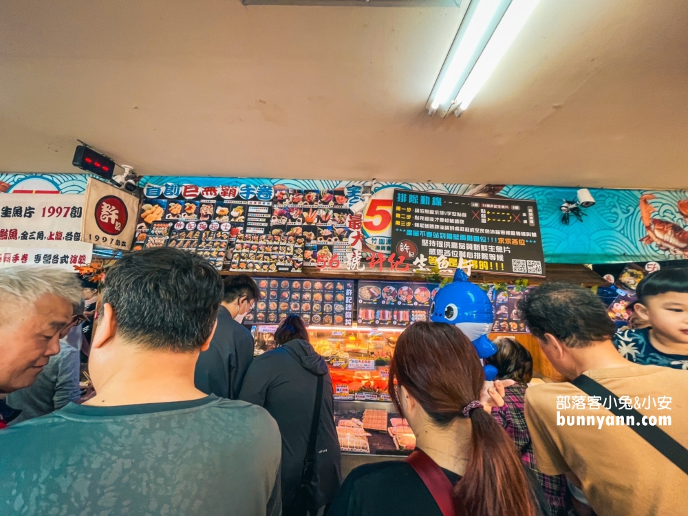 【竹圍漁港一日遊】桃園買海鮮好去處！鮮蚵螃蟹透抽泰國蝦通通有